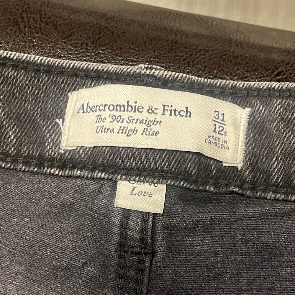 Abercrombie & fitch the 90s straight ultra high rise jean curve love US 12 short - Picture 4 of 8